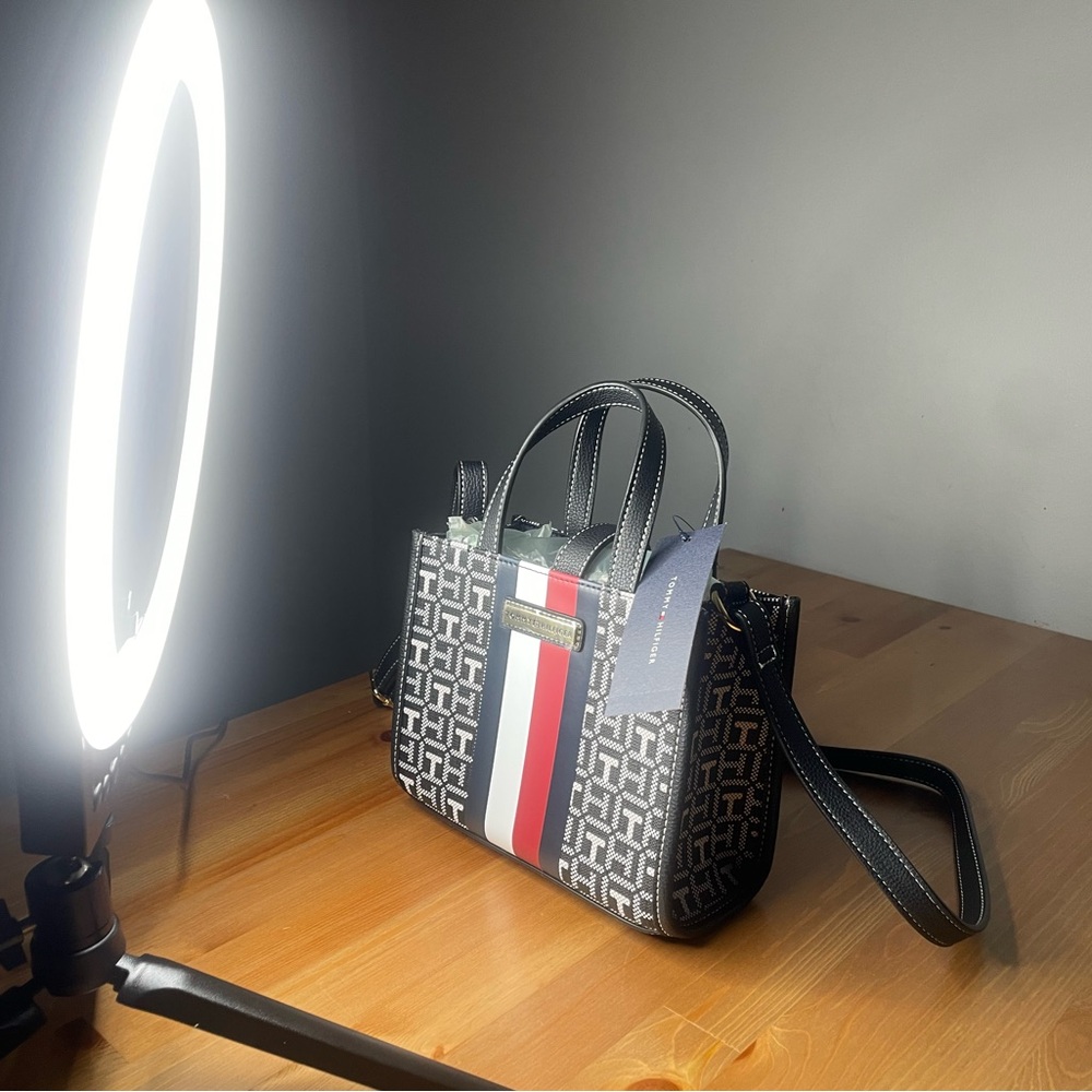 Brand NEW Tommy Hilfiger Crossbody bag with original tag with FaceTime verifiy